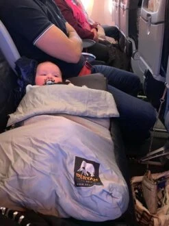 Deryan AirTraveller Vliegtuigbedje - Reiskussen Met Matras - Compact Opgevouwen -Bekend Babyproducten Winkel 898x1200 5