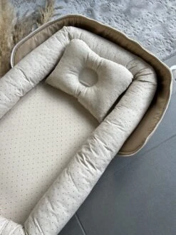 Bébélunes - ToGo Dot Beige - Babynest - Beige - 30x50 - Inclusief Kussen -Bekend Babyproducten Winkel 899x1200 30