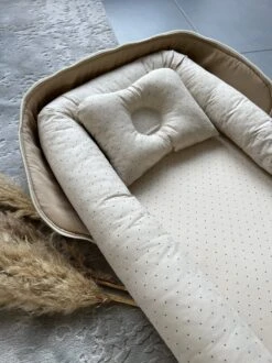 Bébélunes - ToGo Dot Beige - Babynest - Beige - 30x50 - Inclusief Kussen -Bekend Babyproducten Winkel 899x1200 31