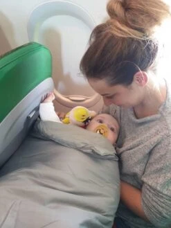 Deryan AirTraveller Vliegtuigbedje - Reiskussen Met Matras - Compact Opgevouwen -Bekend Babyproducten Winkel 900x1200 24