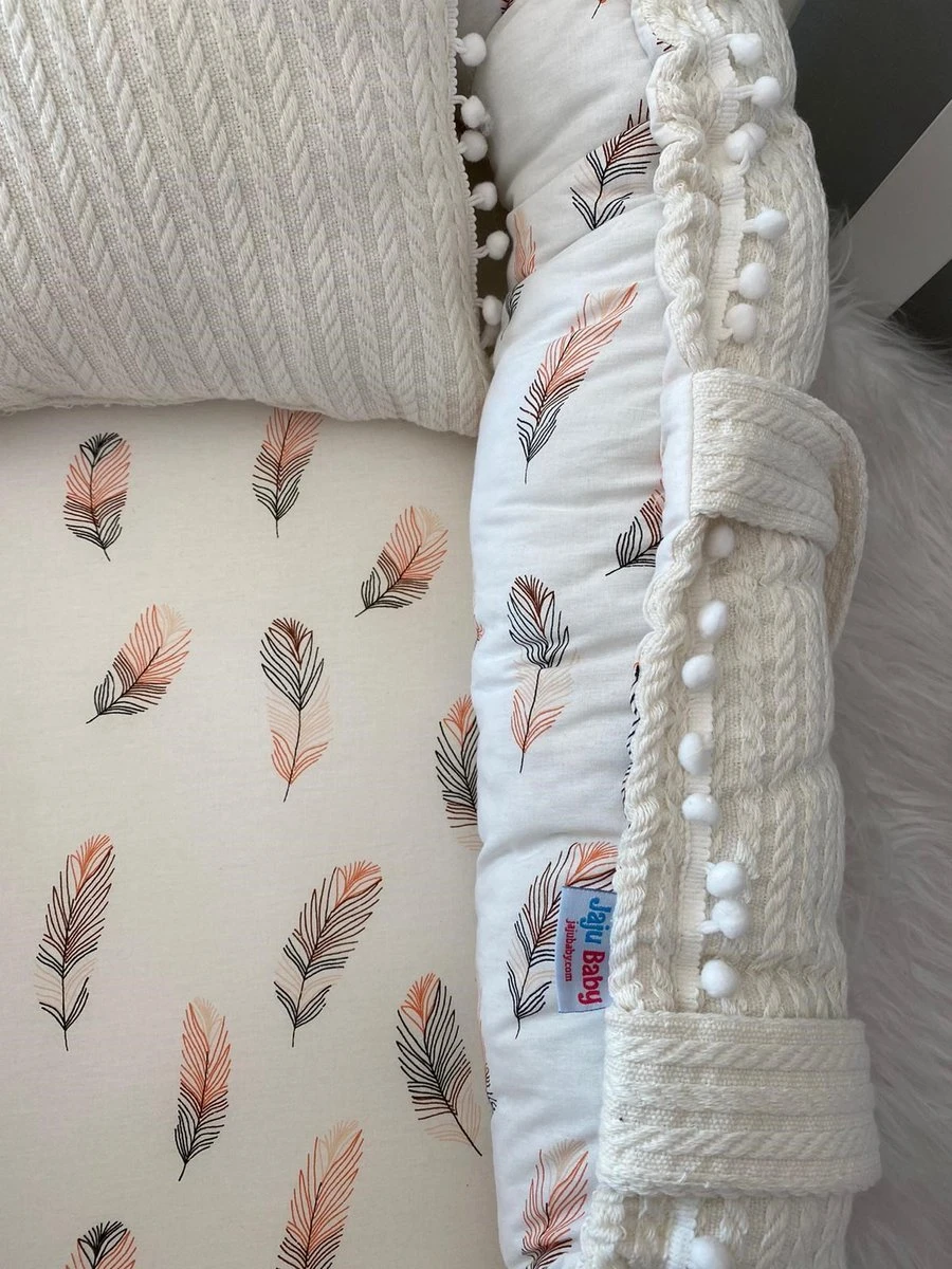 SNS Baby - Babynestje En Hoofdkussen - Organische Katoen - Antibacterieel Babynestje - Anti-Allergisch Babynestje - Wit En Veer Patroon - 74 X 40 Cm 4 SNS Baby - Babynestje En Hoofdkussen - Organische Katoen - Antibacterieel Babynestje - Anti-Allergisch Babynestje - Wit En Veer Patroon - 74 X 40 Cm - Afbeelding 2