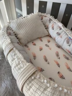 SNS Baby - Babynestje En Hoofdkussen - Organische Katoen - Antibacterieel Babynestje - Anti-Allergisch Babynestje - Wit En Veer Patroon - 74 X 40 Cm 7 SNS Baby - Babynestje En Hoofdkussen - Organische Katoen - Antibacterieel Babynestje - Anti-Allergisch Babynestje - Wit En Veer Patroon - 74 X 40 Cm -Bekend Babyproducten Winkel 900x1200 74