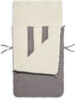 Jollein Voetenzak Voor Autostoel & Kinderwagen - Bliss Knit - Storm Grey 26 Jollein Voetenzak Voor Autostoel & Kinderwagen - Bliss Knit - Storm Grey -Bekend Babyproducten Winkel 910x1200 4