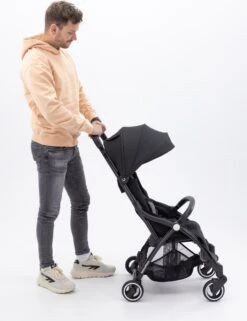 Hamilton By Yoop X1 Plus Buggy – Nieuw, Hoger, Uitgebreider 2023 Model – Premium Stroller Met One Hand Folding Technologie – Zwart – Lichte, Verstelbare En Wendbare Kinderwagen Met Vele Gemakken -Bekend Babyproducten Winkel 924x1200 1