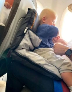 Deryan AirTraveller Vliegtuigbedje - Reiskussen Met Matras - Compact Opgevouwen -Bekend Babyproducten Winkel 943x1200