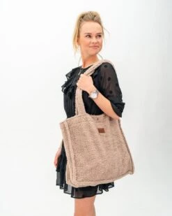 ByKay - Mom Bag - Draagzak - Teddy - Taupe - Organic 14 ByKay - Mom Bag - Draagzak - Teddy - Taupe - Organic -Bekend Babyproducten Winkel 960x1200 12